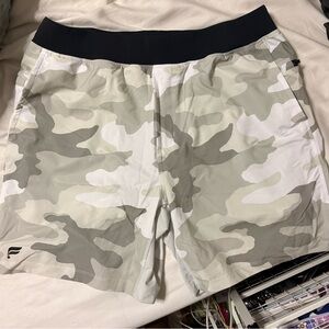 Fabletics Men's Camo Lined Athletic Shorts - Light Gray/White 7”